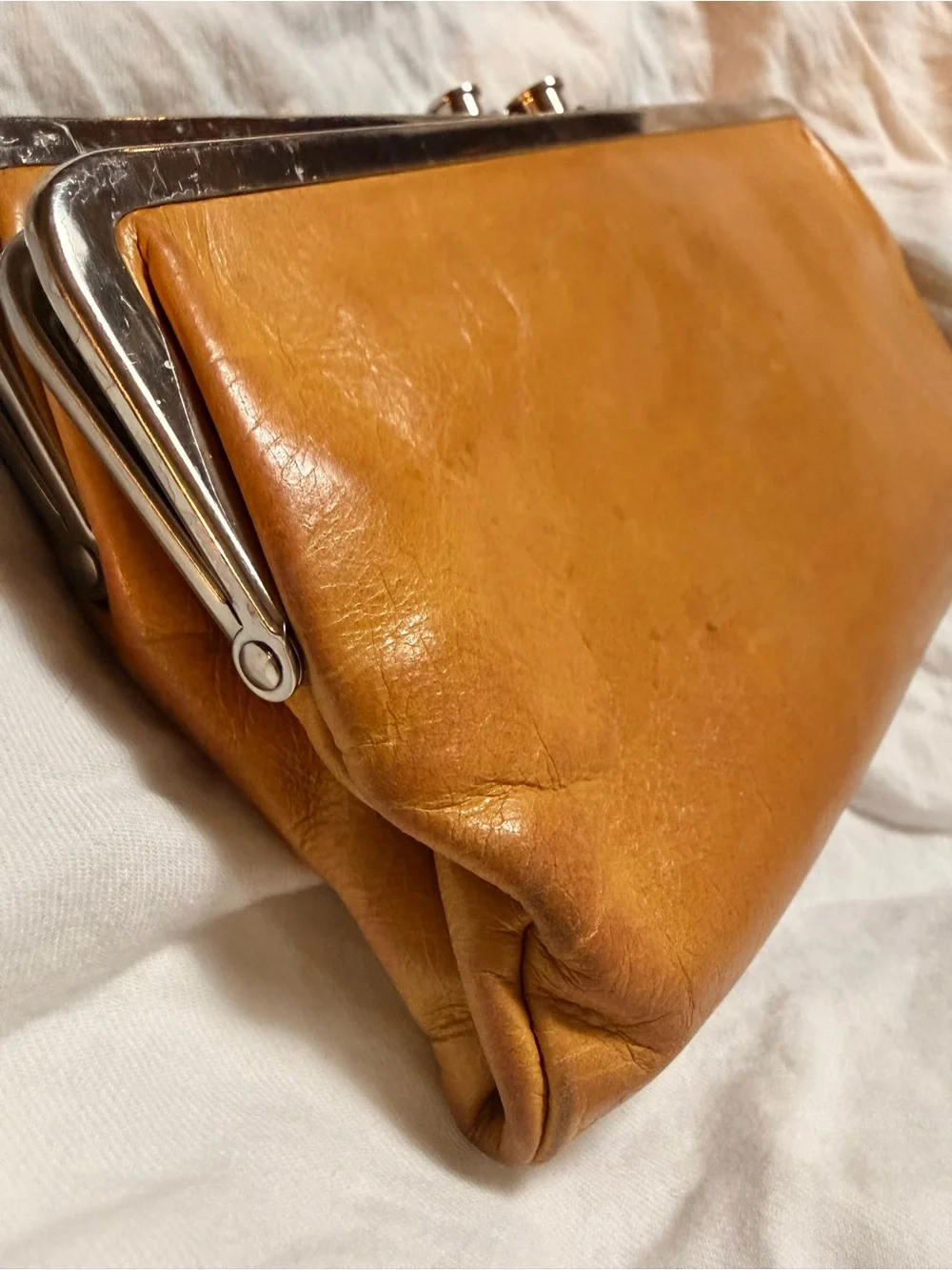 💛HOBO Mustard Leather Frame Clutch